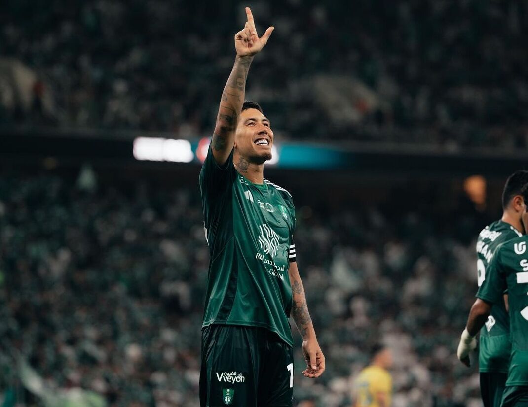 Roberto Firmino já desembarcou no Morumbis para apresentação Portal