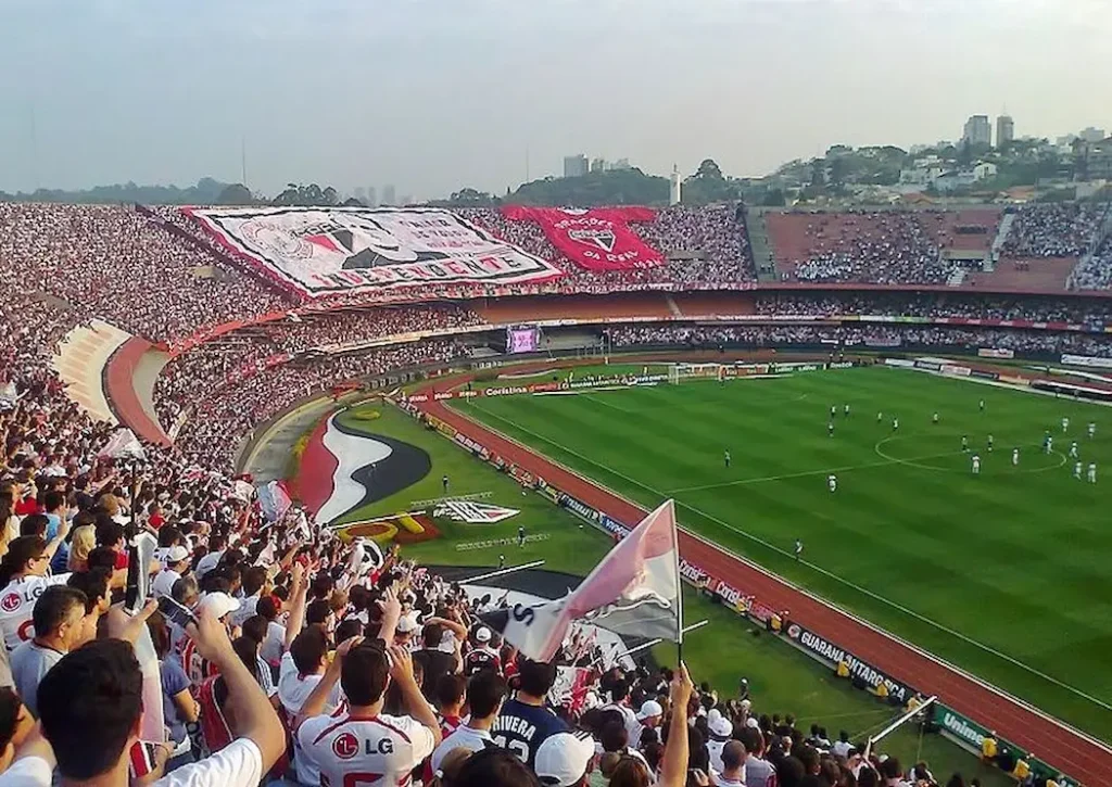 Estádio cantando para Rogério Ceni