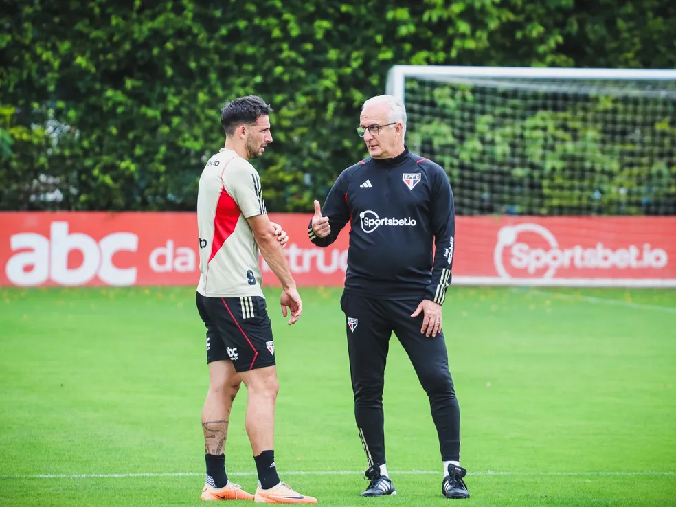 Calleri surpreende e decide ir para a Argentina fazer exames 1 Calleri e Dorival Jr. Sao Paulo