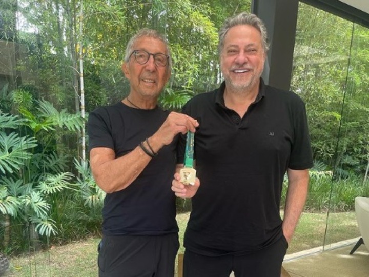 Abílio Diniz recebe presente do São Paulo 1 Abilio Casares Sao Paulo 1
